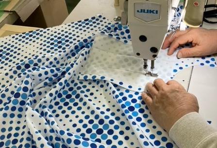 マーメイドソーイング秋田での縫製の様子