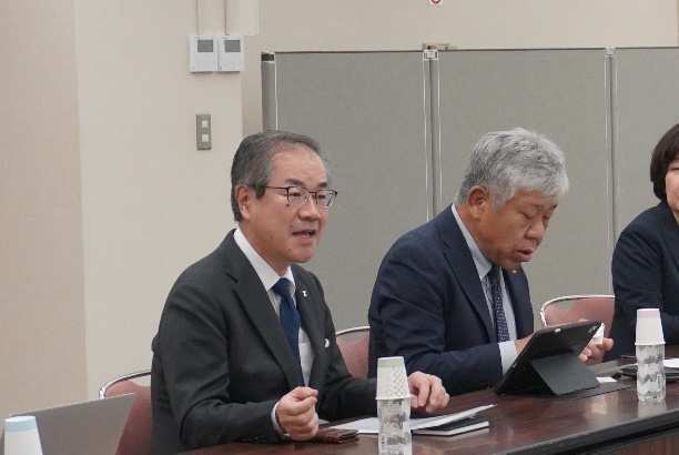 左：鈴木社長、右：尾﨑繊維部門長