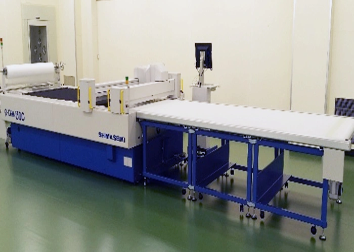 複合材シート自動裁断機